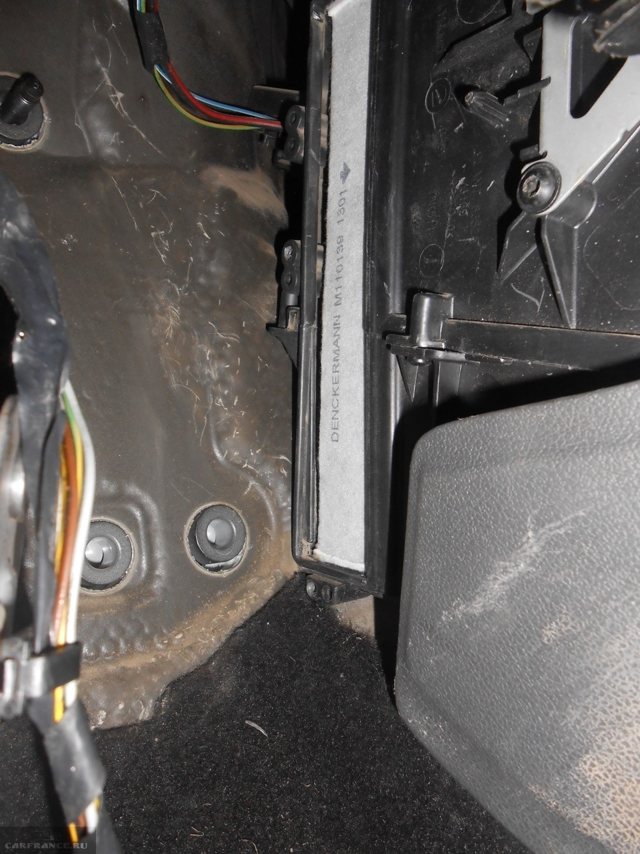 Салонный фильтр на Форд Фокус 2: где находится, замена