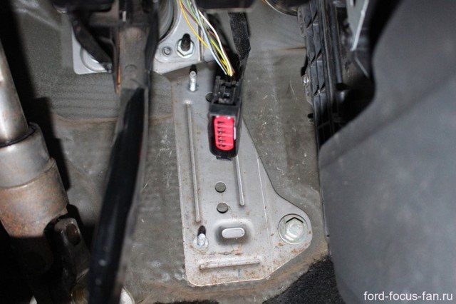 Салонный фильтр на Форд Фокус 2: где находится, замена
