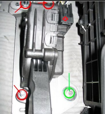 Салонный фильтр на Форд Фокус 2: где находится, замена