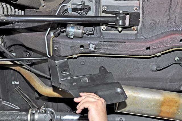 Самостоятельная замена топливного фильтра Шевроле Нива своими руками