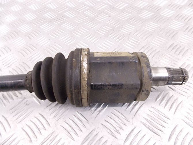 Хруст при повороте руля в движении и на месте: признаки и причины