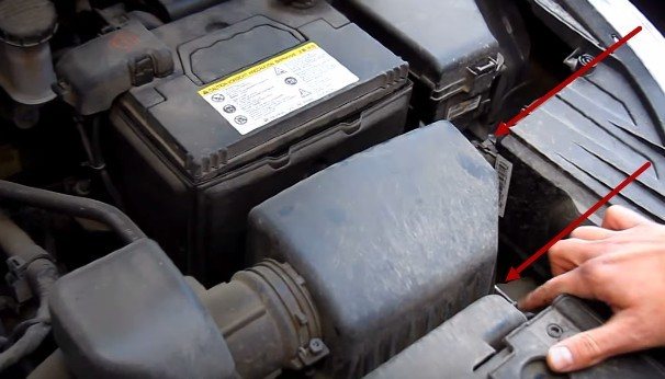 Воздушный фильтр Киа Рио 3: где находится, замена