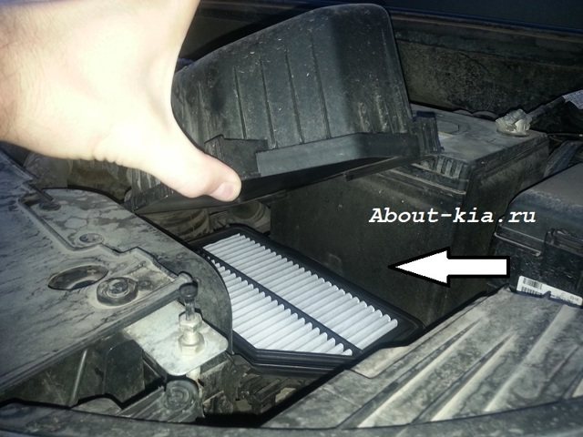 Воздушный фильтр Киа Рио 3: где находится, замена