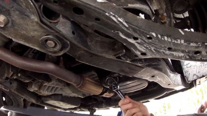 Замена масла Hyundai Accent: фото и видео